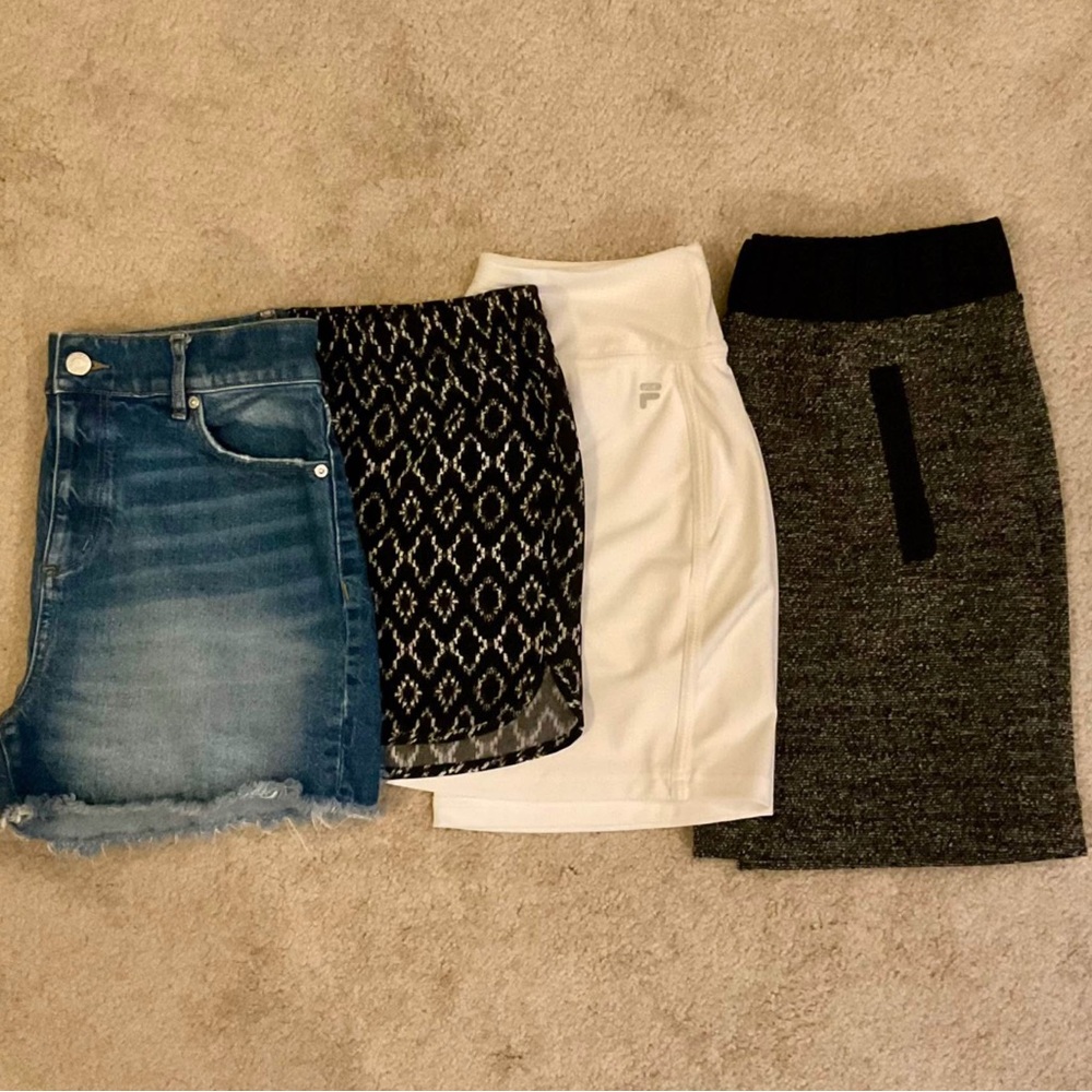Lot of 4 Women’s Bottoms – Shorts, Skort, Skirt (Loft, Banana Republic, Fila)